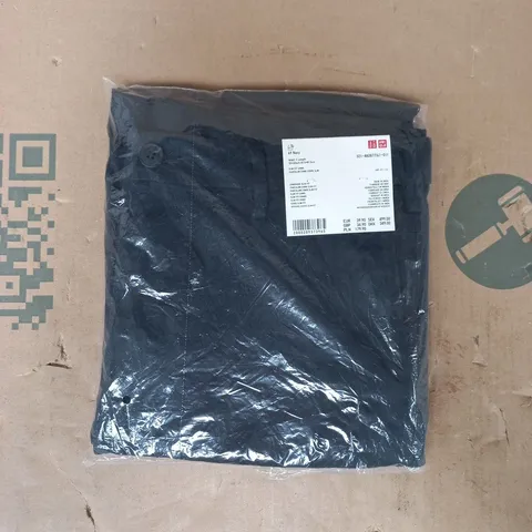 BAGGED UNIQLO SLIM FIT CHINOS IN NAVY SIZE 32/32