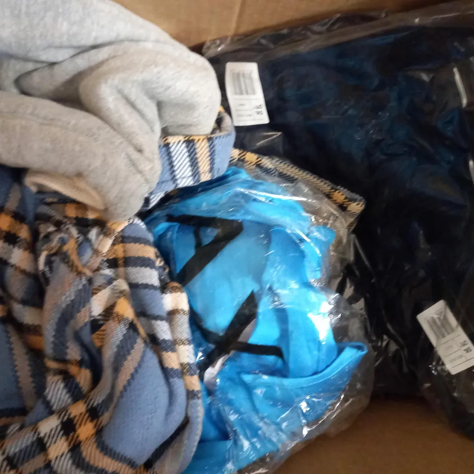 BOX OF APPROXIMATELY 10 ASSORTED CLOTHING AND FASHION ITEMS TO INCLUDE BELLA SLIM LEG JEGGINGS IN BLUE SIZE 16, DESIGNER SPARKLE EFFECT MULTI-COLOUR JUMPER SIZE 12, ETC