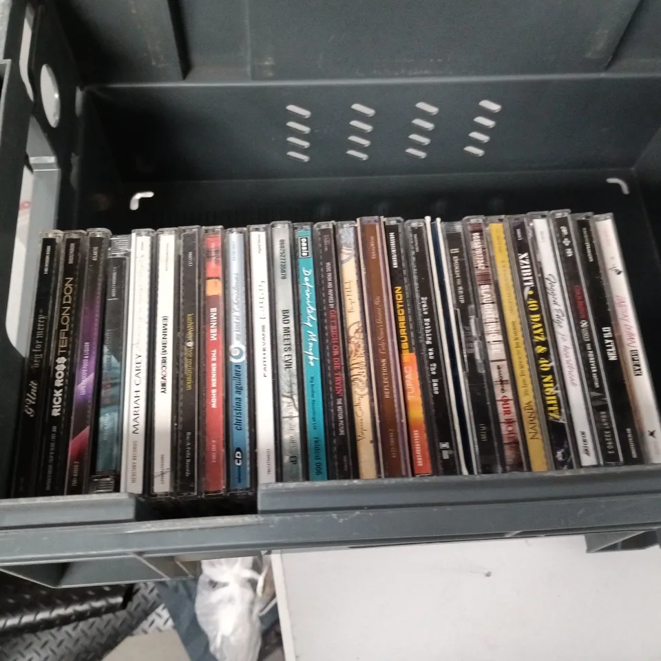LOT OF APPROXIMATELY 35 ASSORTED CDS TO INCLUDE ASHLEE SIMPSON, EMINEM AND DMX