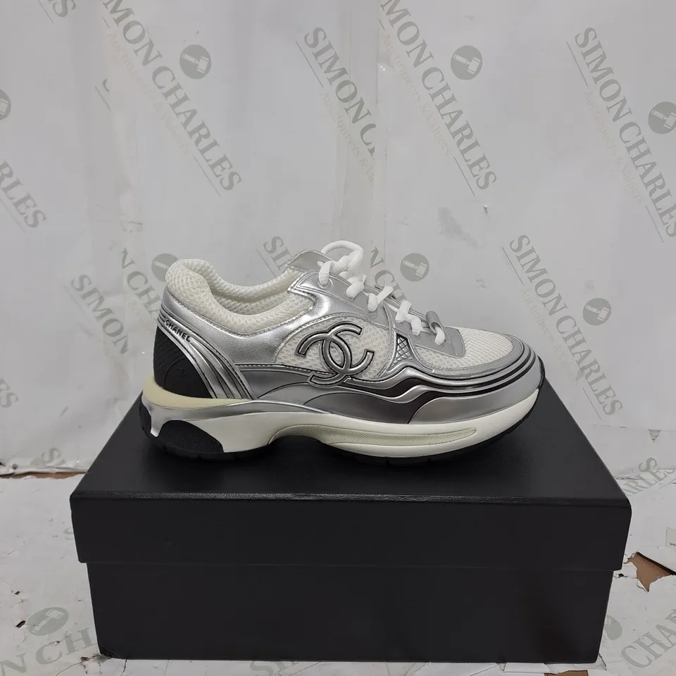 BOXED PAIR OF CHANEL SHOES IN WHITE/BLACK/METALLIC SILVER EU SIZE 39