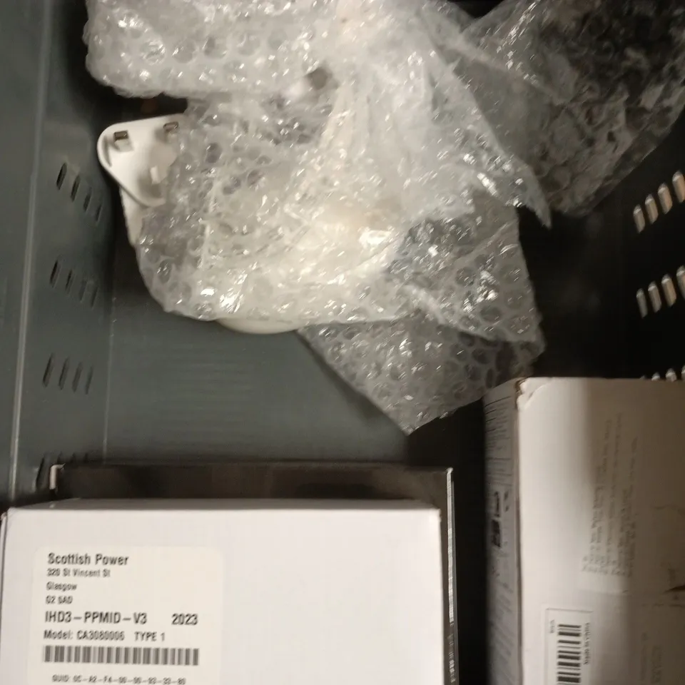 APPROXIMATELY 8 ASSORTED ELECTRICAL PRODUCTS TO INCLUDE MASSAGE GUN, HAND WARMERS, SMART LOAD SWITCH ETC