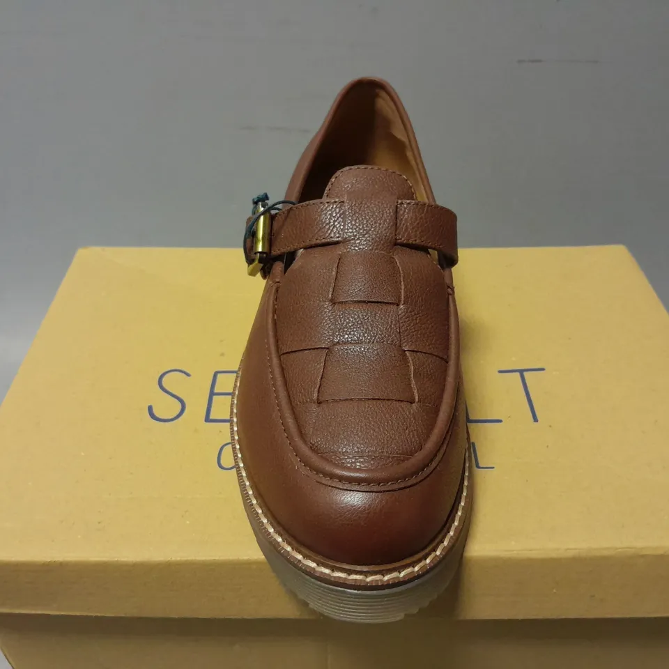 BOXED PAIR OF SEASALT CORNWALL TRESMEER SHOES IN DARK CLOVE - UK 5