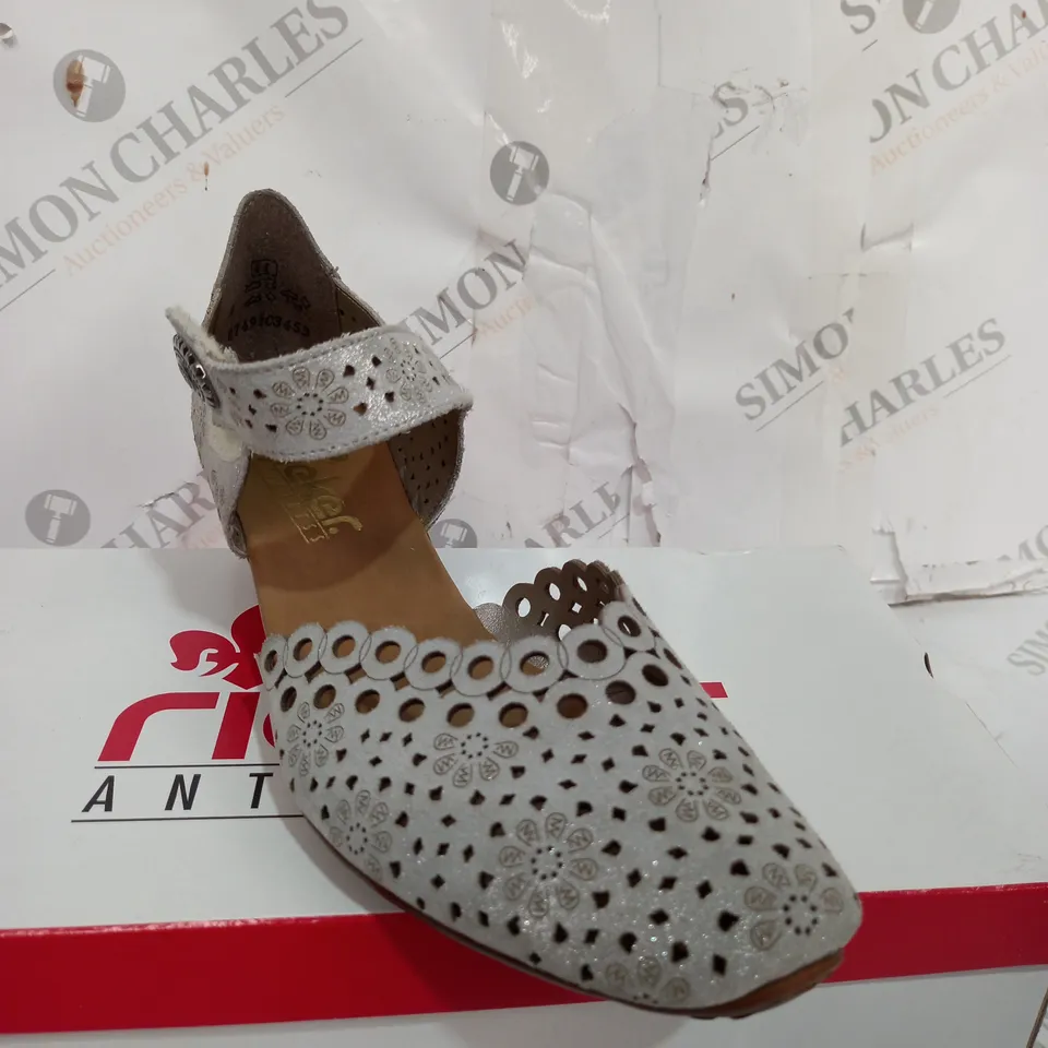 BOXED PAIR OF RIEKER ANTISTRESS HEELED SHOES IN SILVER - SIZE 7.5
