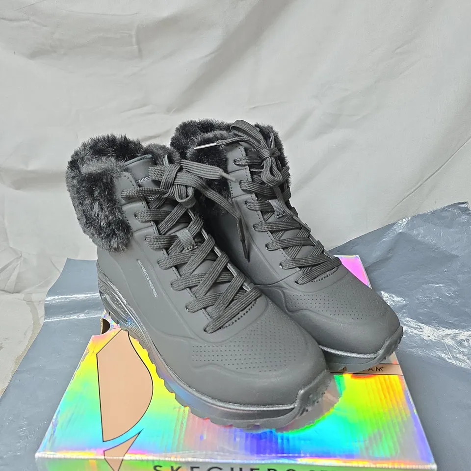 SKECHERS STREET LOS ANGELES BOOTS – BLACK, FUR COLLAR, AIR-COOLED MEMORY FOAM SIZE 5