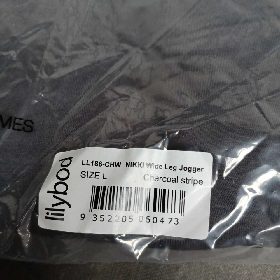 LILYBOD NIKKI WIDE LEG JOGGER – SIZE L, CHARCOAL STRIPE