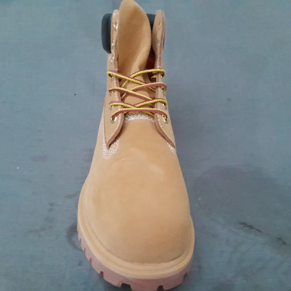 BOXED PAIR OF TIMBERLAND ANKLE BOOTS IN WHEAT UK SIZE 10.5