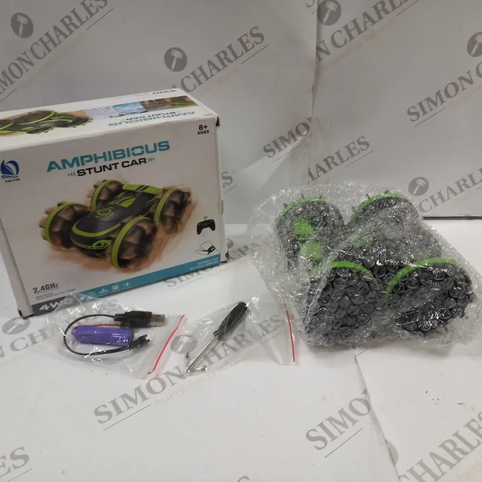 AMPHIBICUS STUNT CAR BOXED 