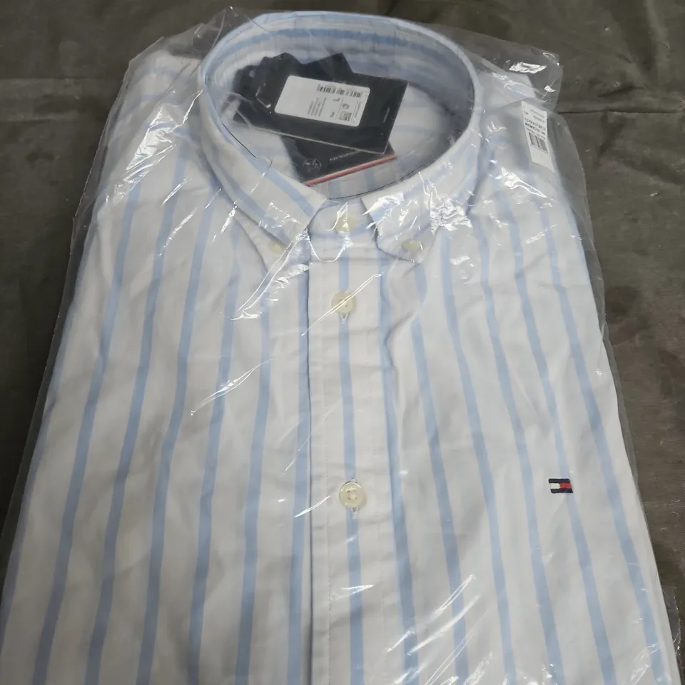 TOMMY HILFIGER FLEX POPLIN SHORT-SLEEVE SHIRT – SWEET BLUE / OPTIC WHITE – SIZE L