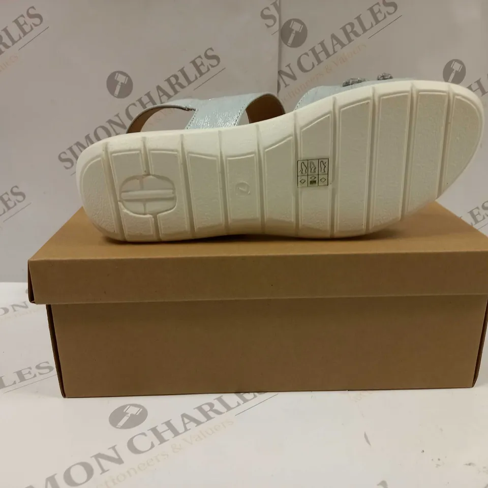 BOXED PAIR OF CUSHION WALK JEWELLED SANDALS IN SILVER - SIZE 7