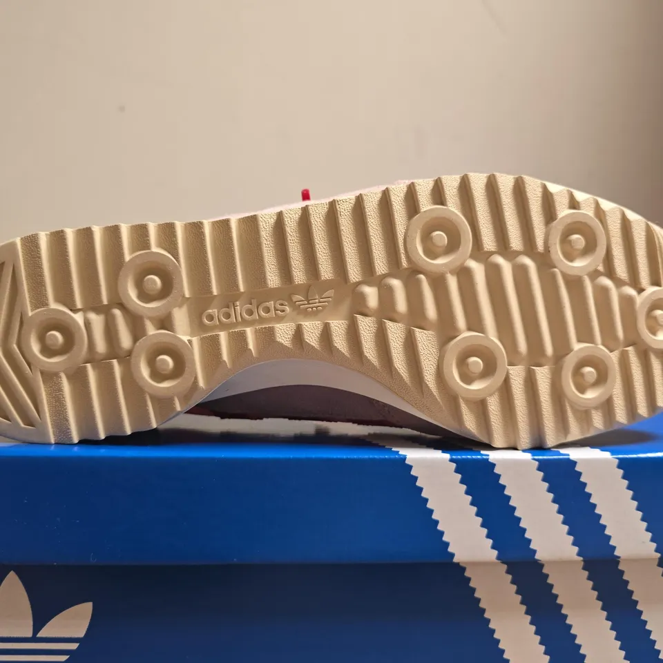BOXED PAIR OF WOMENS ADIDAS TRAINERS - SIZE 7.5
