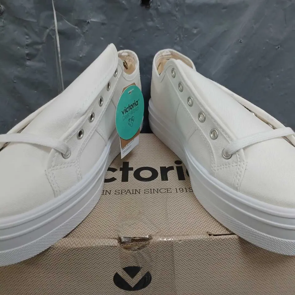 BOXED VICTORIA WOMENS BARCELONA TRAINERS IN WHITE - SIZE 7