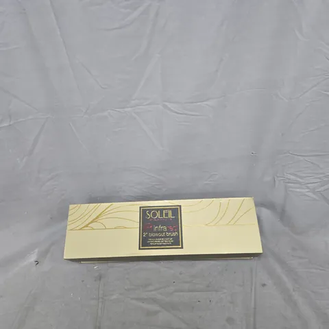 BOX OF APPROXIMATELY 14 ASSORTED ITEMS TO INCLUDE: BLOWOUT BRUSH AND HULA HOOPS 