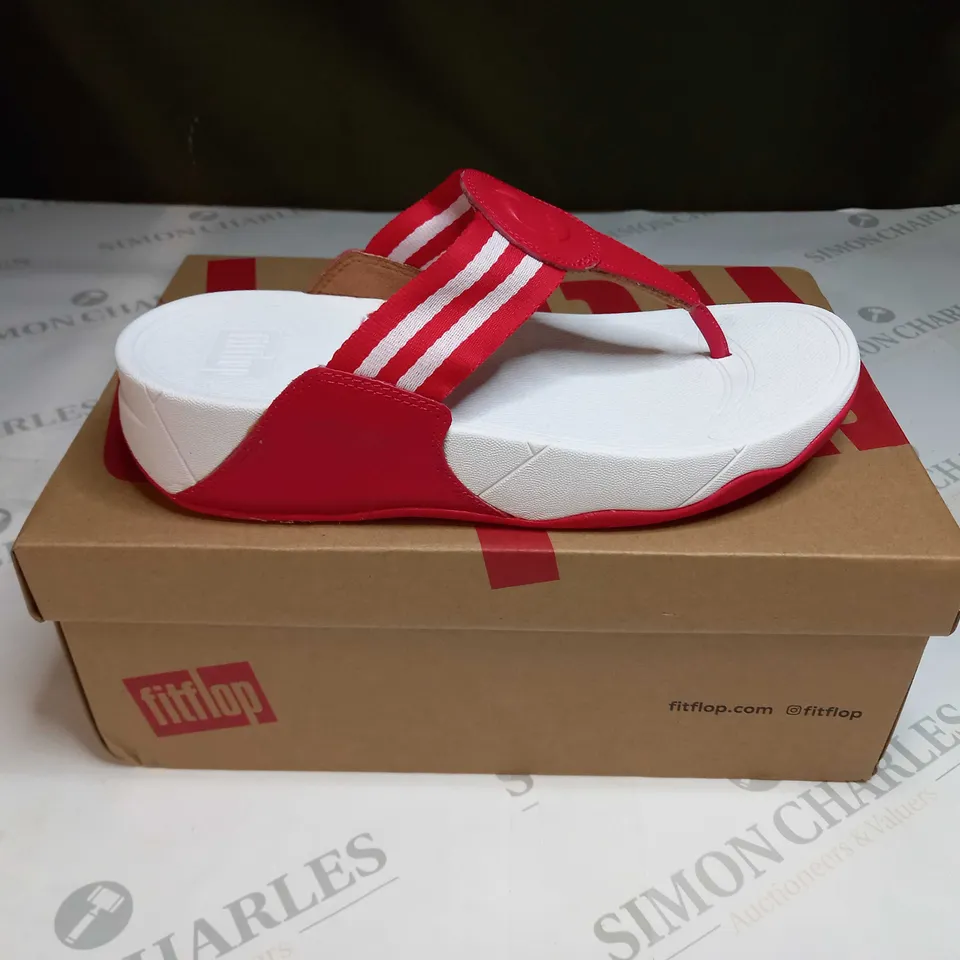 BOXED FIT FLOP WALKSTAR TOE-POST SANDALS IN RED - UK 5