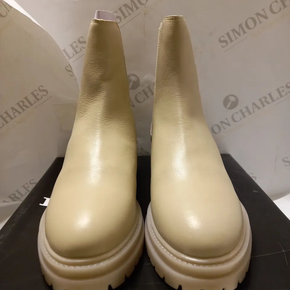 DUNE LONDON PALLES ECRU LEATHER BOOTS - SIZE 8