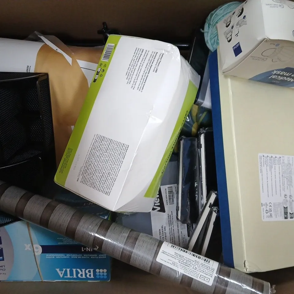 BOX OF APPROXIMATELY 20 ASSORTED HOUSEHOLD ITEMS TO INCLUDE MEDICAL FACE MASK, MINI ATOMIZATION HUMIDIFIER, ETC
