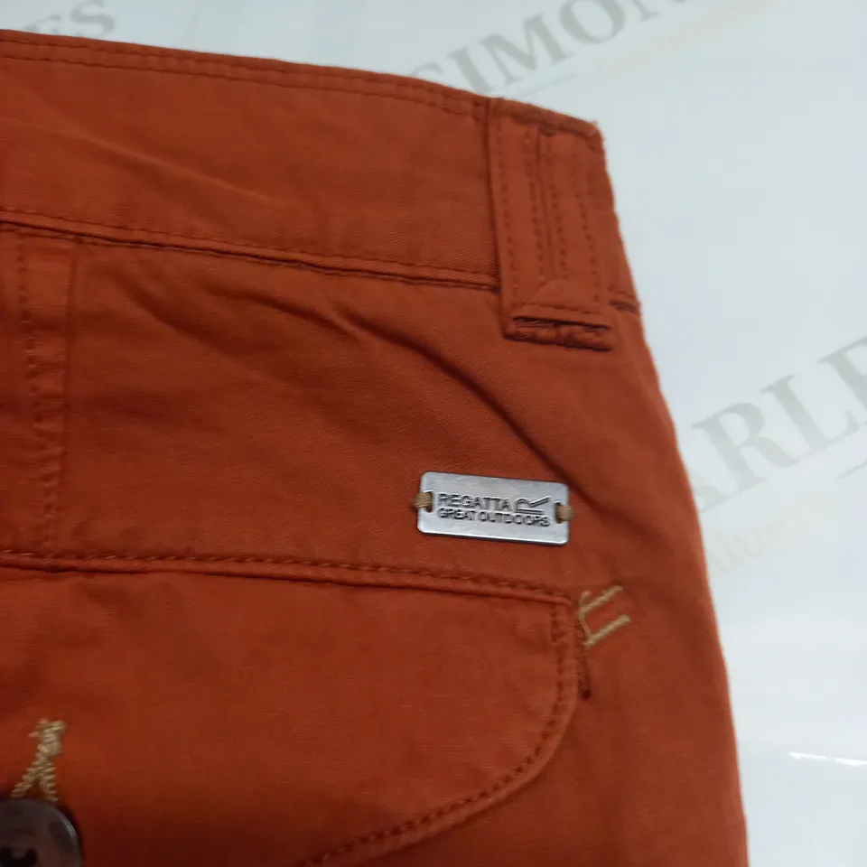 REGATTA OUTOOR CARGO SHORTS SIZE 32"