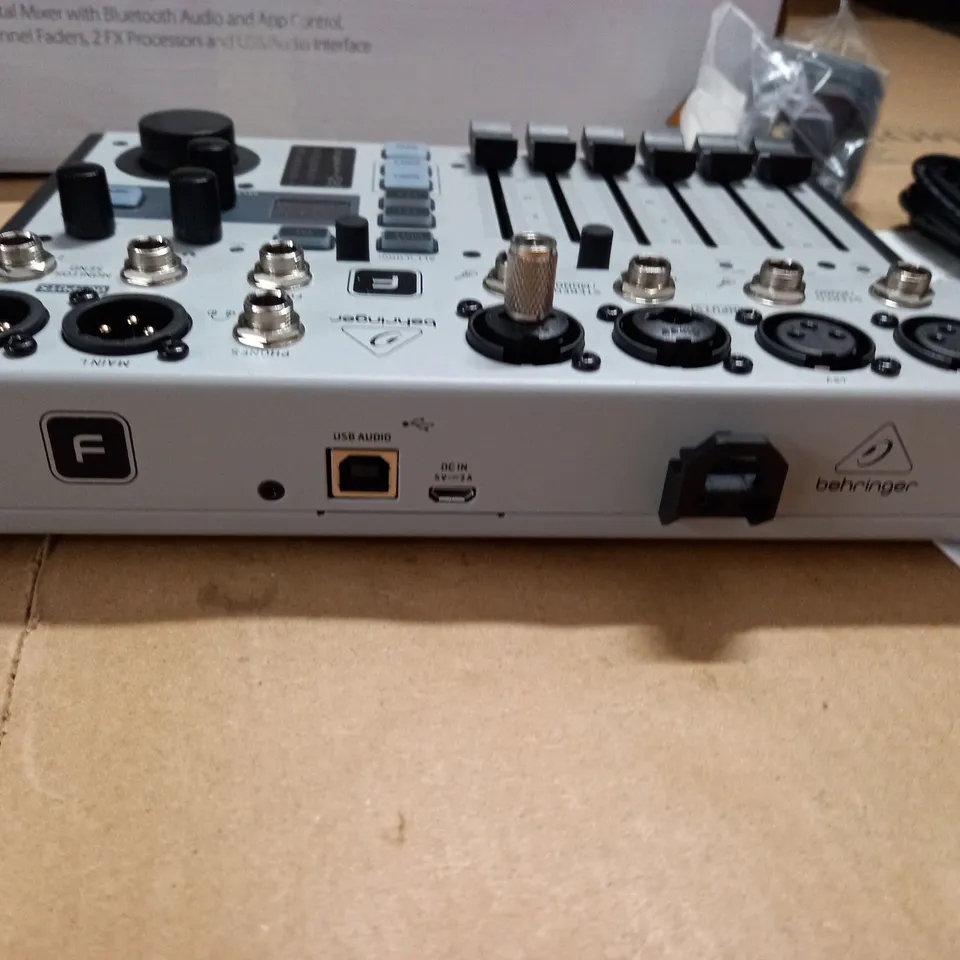 BOXED BEHRINGER FLOW 8 8-INPUT DIGITAL MIXER