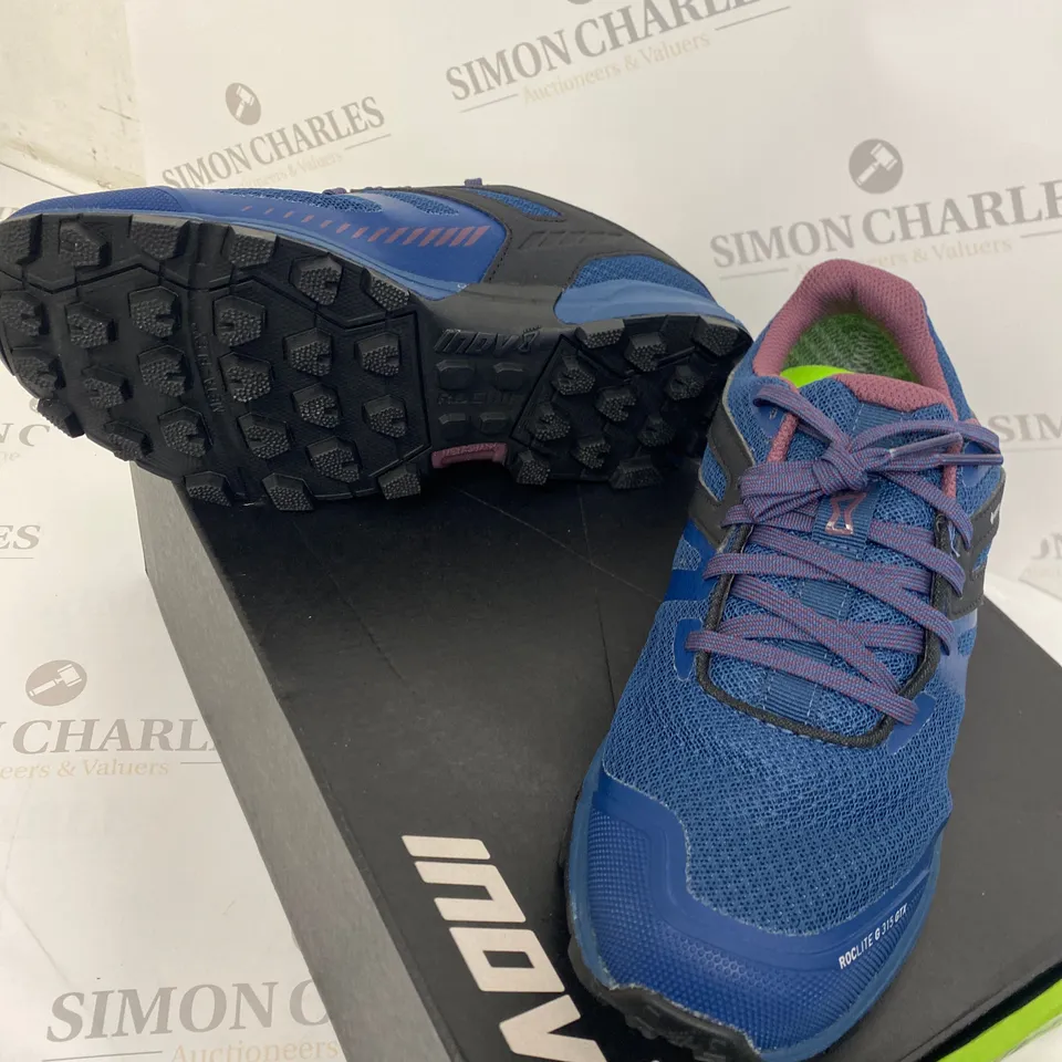 BOXED PAIR OF INDV BLUE TRAINERS SIZE 7