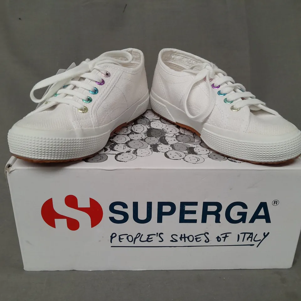 BOXED PAIR OF SUPERGA KID'S SHOES IN WHITE W. MULTICOLOUR EYELETS UK SIZE 11