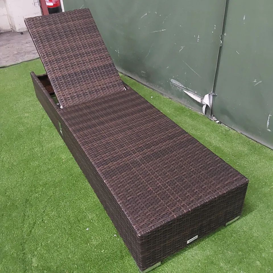 DESIGNER MANUAL ADJUSTABLE SUNLOUNGER IN CHOCOLATE MIX RATTAN