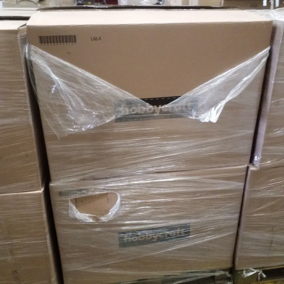 PALLET CONTAINING LARGE QUANTITY OF PLUSH PUMPKINS