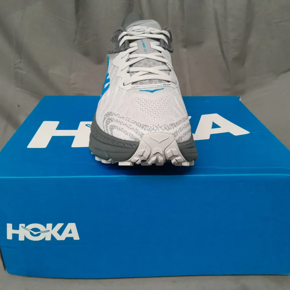 BOXED PAIR OF HOKA CHALLENGER ATR 7 SHOES IN GREY/BLUE UK SIZE 9