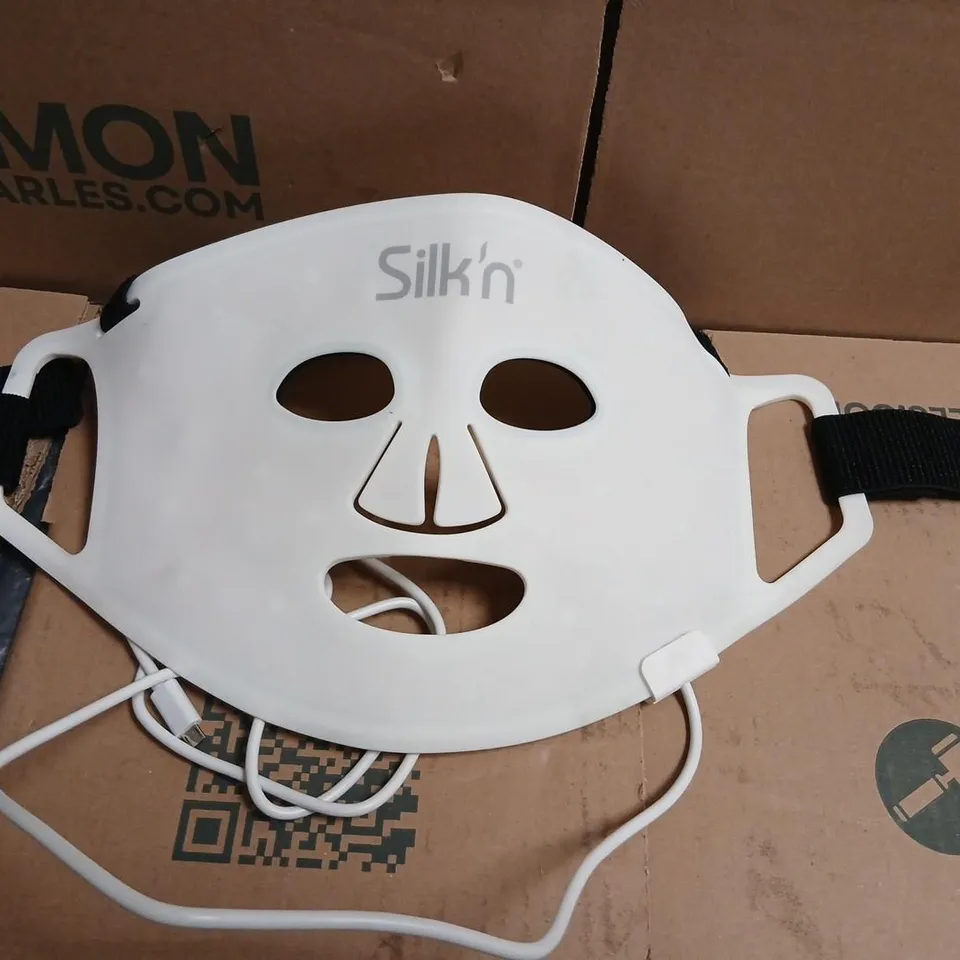 APPROXIMATELY 15 ASSORTED UNBOXED SILK'N PRODUCTS