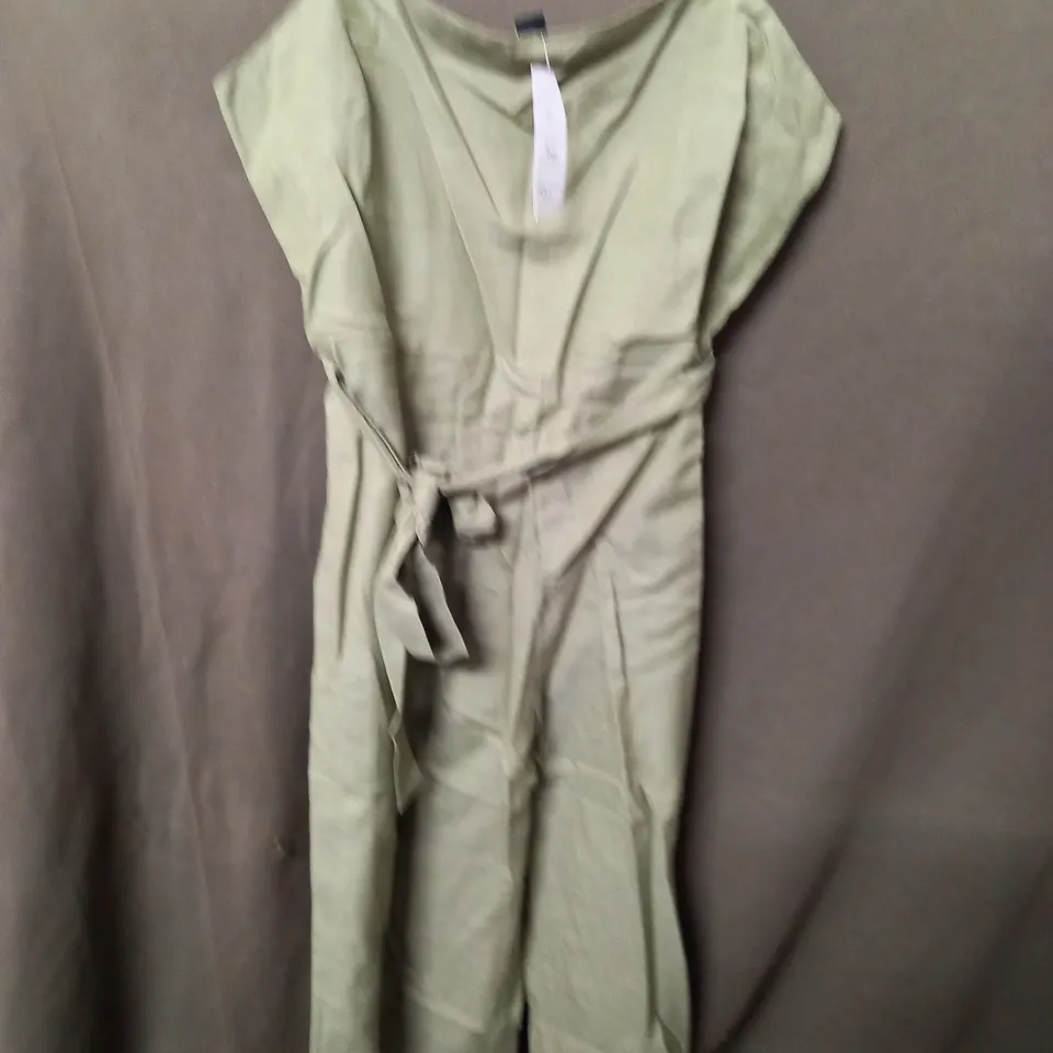 NEW LOOK NATURAL LINEN STRAPPY JUMPSUIT IN GREEN - UK 16
