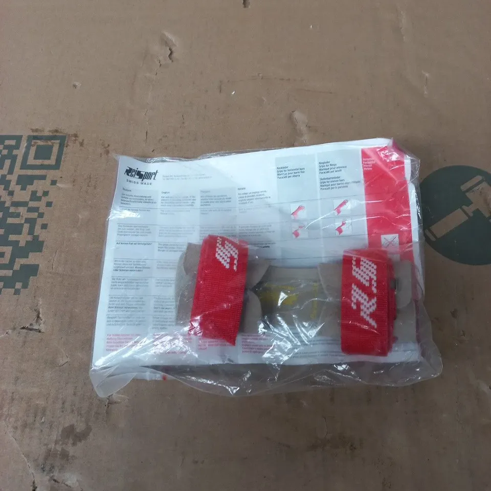 BOX OF APPROXIMATELY 18 ASSORTED ITEMS TO INCLUDE: REISPORT RECKLEDER