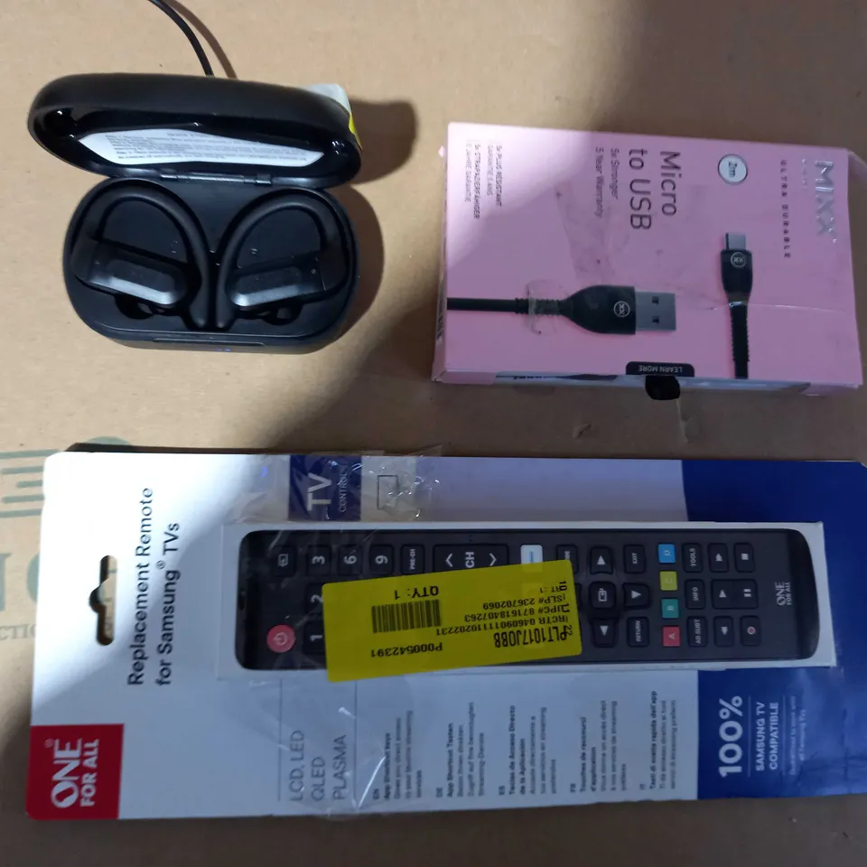 LOT OF 15 ASSORTED ELECTRICAL ITEMS, TO INCLUDE EARPHONES, CHARGER, ETC