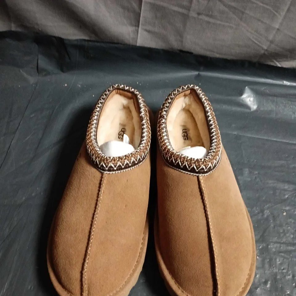 UGG BROWN SUEDE SLIPPERS - SIZE 40
