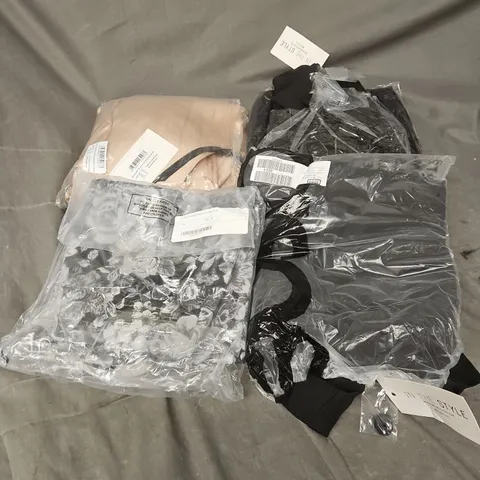 APPROXIMATELY 20 ASSORTED CLOTHING ITEMS IN VARIOUS STYLES AND SIZES 