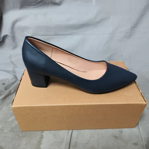 NAVY BLUE LEATHER WOMEN'S MID-HEEL PUMP, POINTED TOE UK SIZE 6