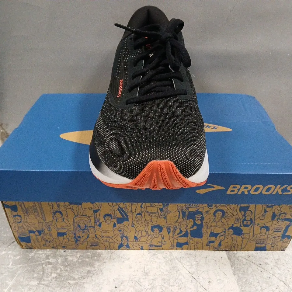BOXED PAIR OF BROOKS ADRENALINE GTS 24 MEN'S SHOES IN BLACK/GREY/RED SIZE UK 10