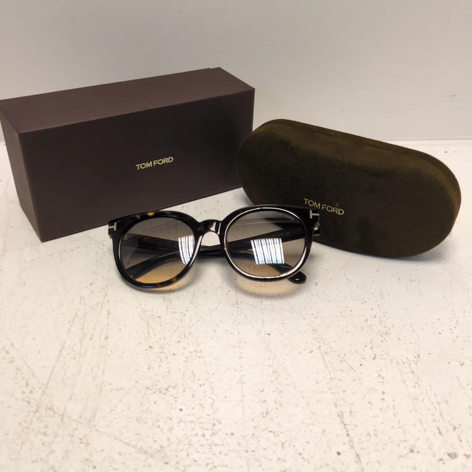TOM FORD SUNGLASSES – TORTOISESHELL ACETATE FRAME WITH GOLD-TONE TF DETAILING