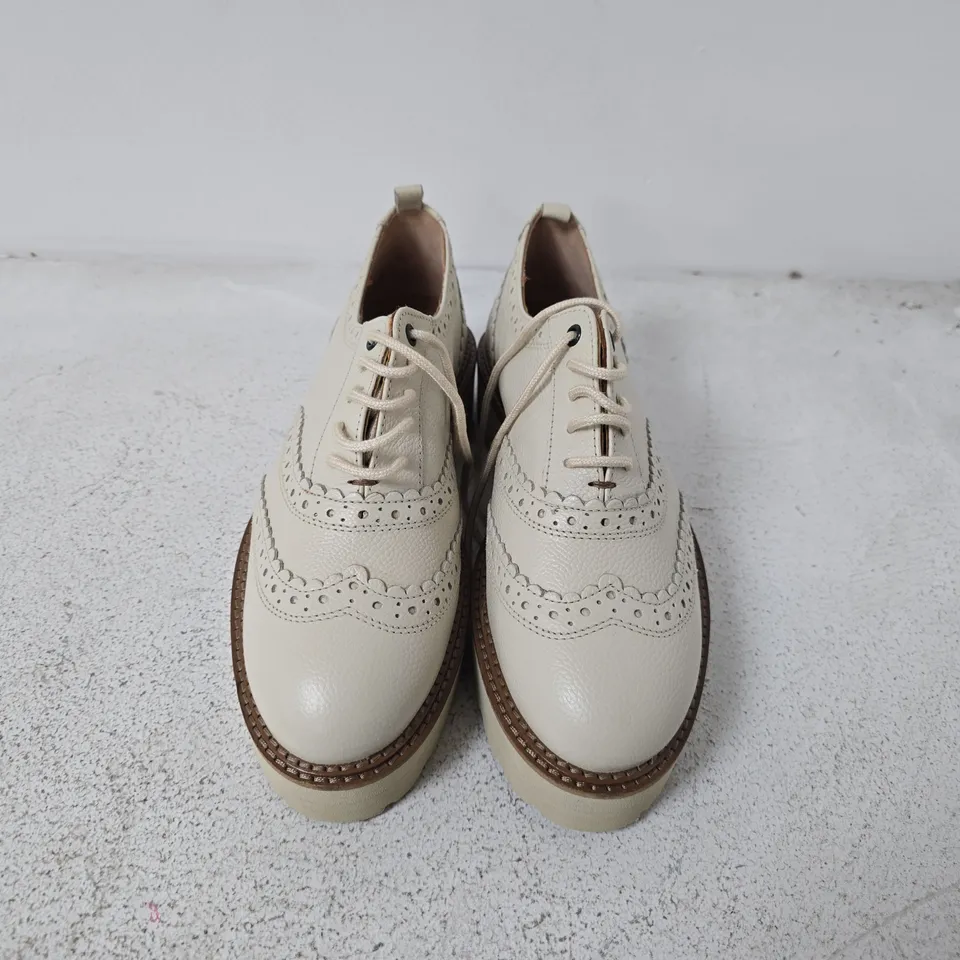 UNBOXED PAIR OF CHUNKY LEATHER LACE UP BROGUE BY WHITE STUFF - SIZE 7