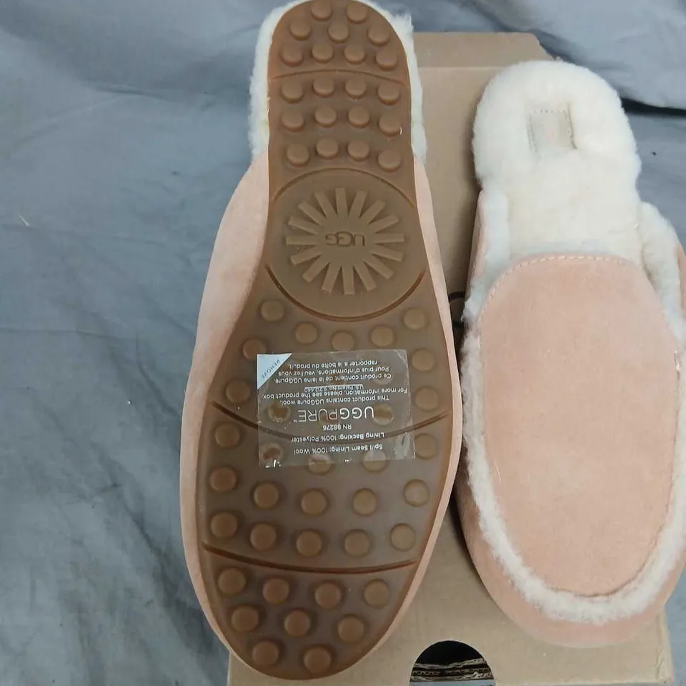 UGG PINK SUEDE SLIPPERS WITH WHITE SHEARLING – UK 7 (US 10)