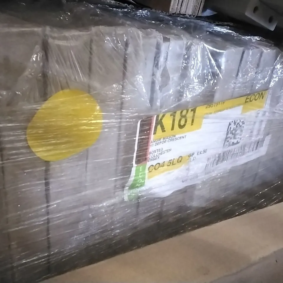 PALLET OF APPROXIMATELY 20 SQUARE CONCRETE SLABS 600X600MM