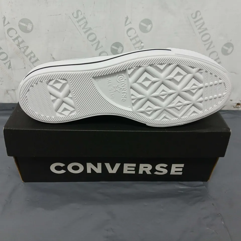 BOXED PAIR OF WOMANS CONVERSE ALL STAR WHITE LEATHER SHOES SIZE 5 