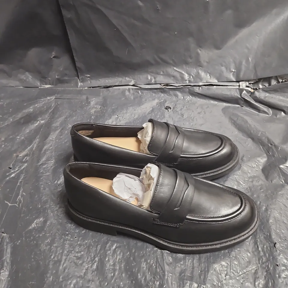 MEN'S BLACK LEATHER SLIP-ON LOAFERS CLARKES SIZE 4 