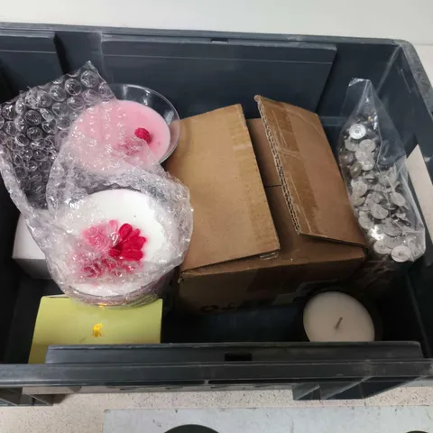 APPROXIMATELY 5 ASSORTED HOUSEHOLD ITEMS TO INCLUDE SCENTED CANDLES & WAX MELTS