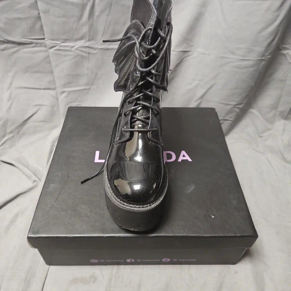 BOXED LAMODA LMF322 BLACK PU PLATFORM BOOTS, UK 4 (EU 37 / US 6)