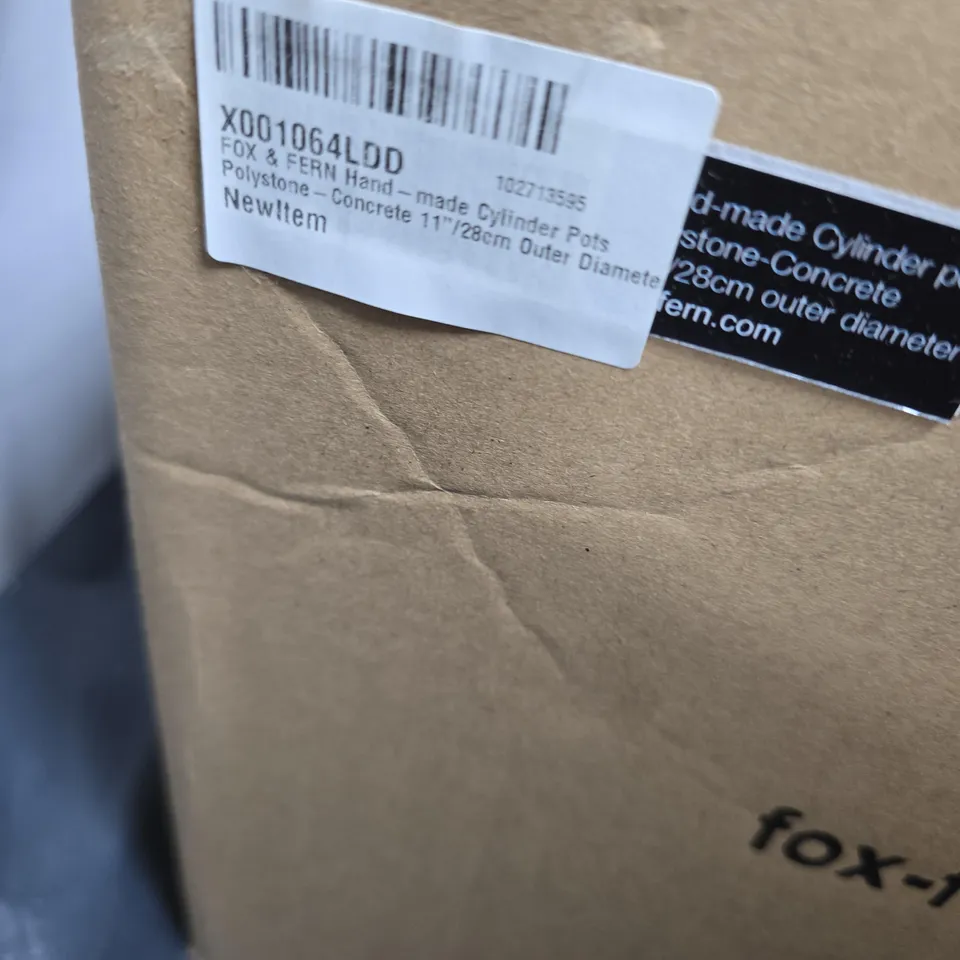 BOXED FOX & FERN HAND-MADE CYLINDER POT, POLYSTONE CONCRETE, 11.8 IN OUTER DIAMETER