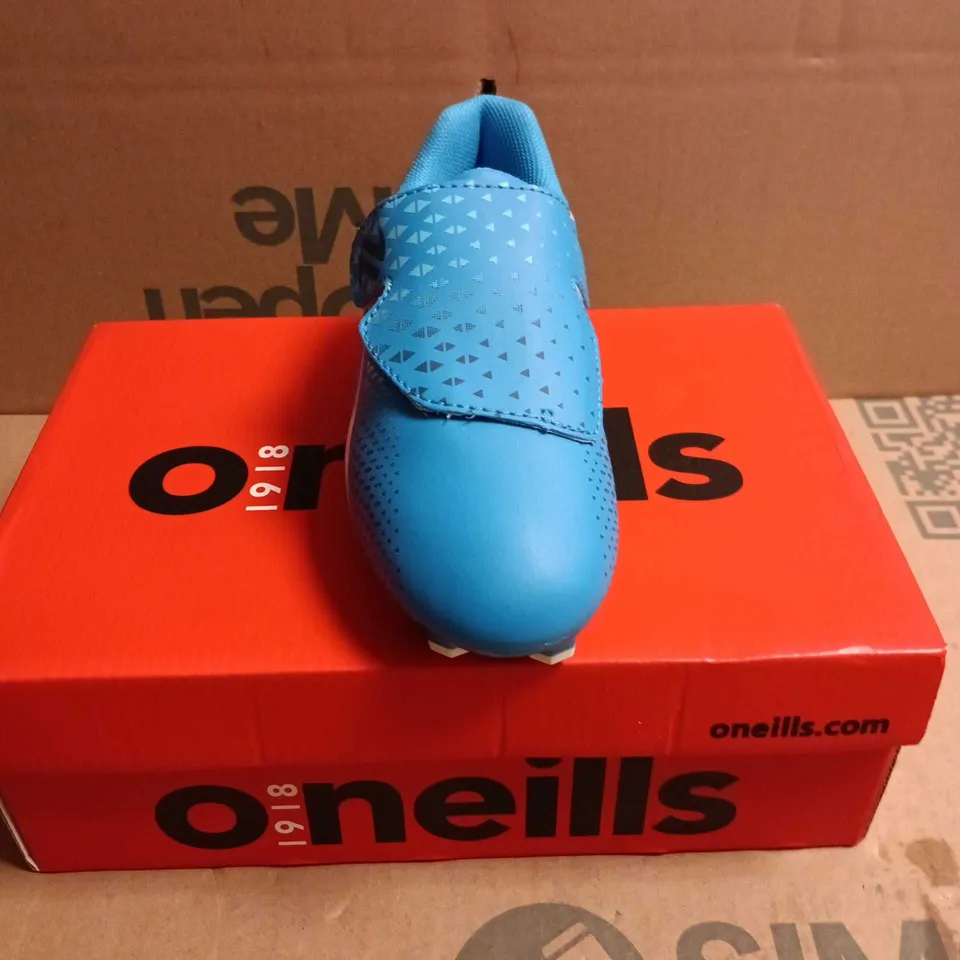 BOXED PAIR OF O'NEILLS TORNADO CO2 KIDS' FOOTBALL BOOTS – UK 8J