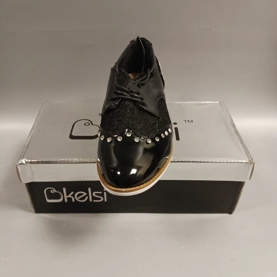 BOXED PAIR OF KELSI LACED SEQUINED SHOES IN BLACK - 4