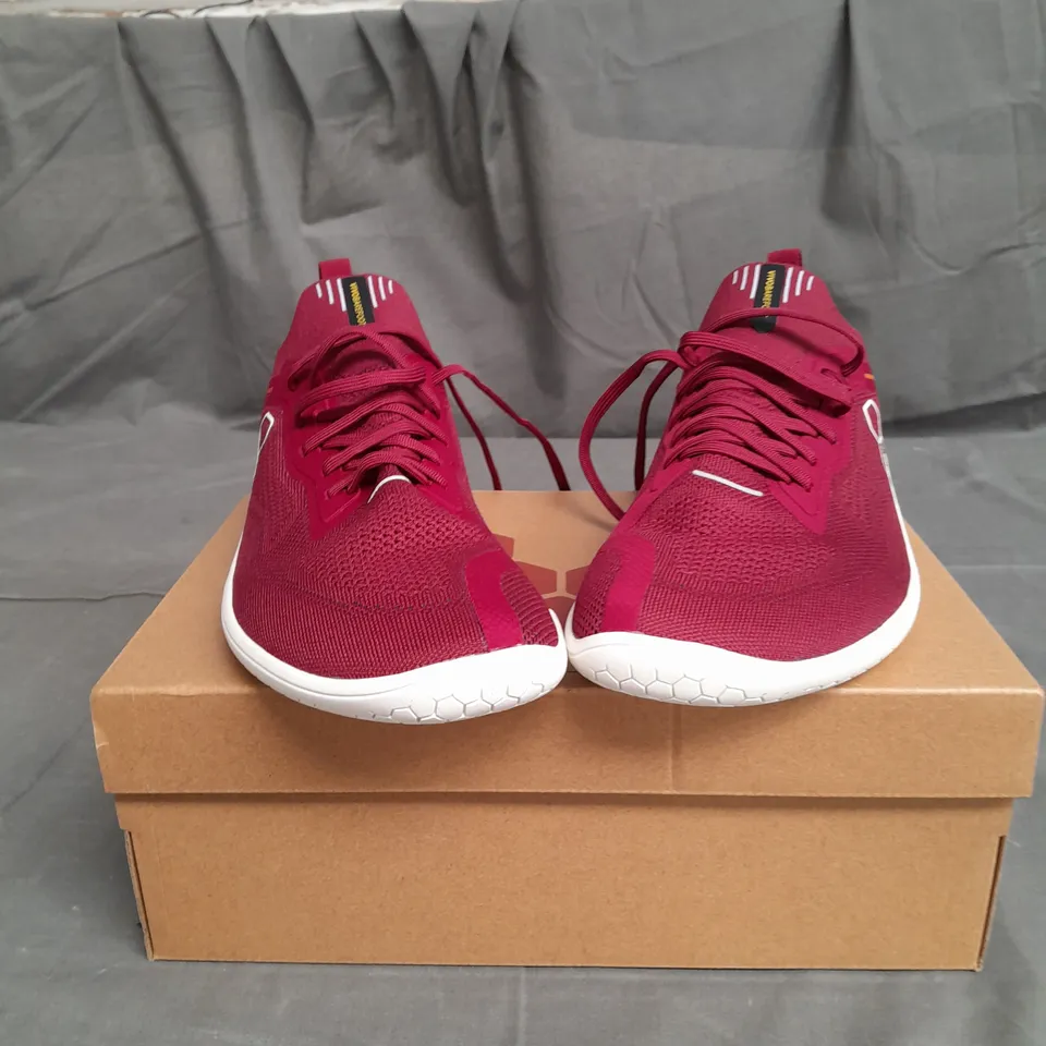 BOXED PAIR OF  VIVOBAREFOOT PRIMUS LITE KNIT SHOES SIZE EU 43 