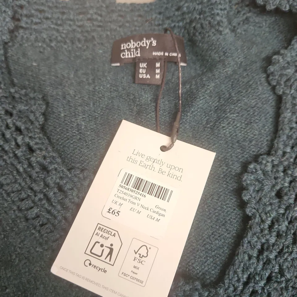 NOBODY'S CHILD CROCHET TRIM V-NECK CARDIGAN – GREEN, UK M