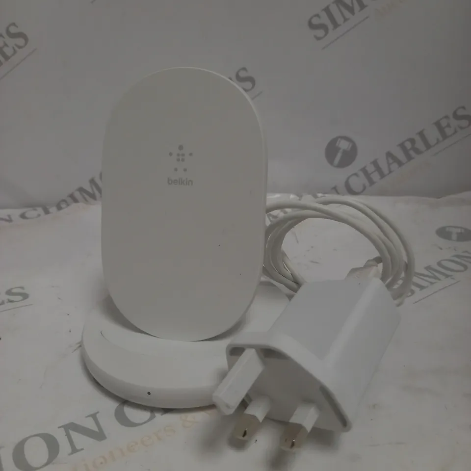 BELKIN BOOST CHARGE WIRELESS CHARGING STAND 
