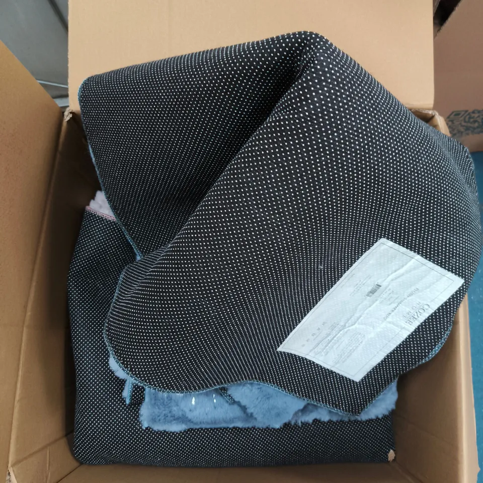 APPROXIMATELY 6 ASSORTED COZEE HOME PLUSH SHIMMER RUGS IN VARIOUS SIZES & COLOURS