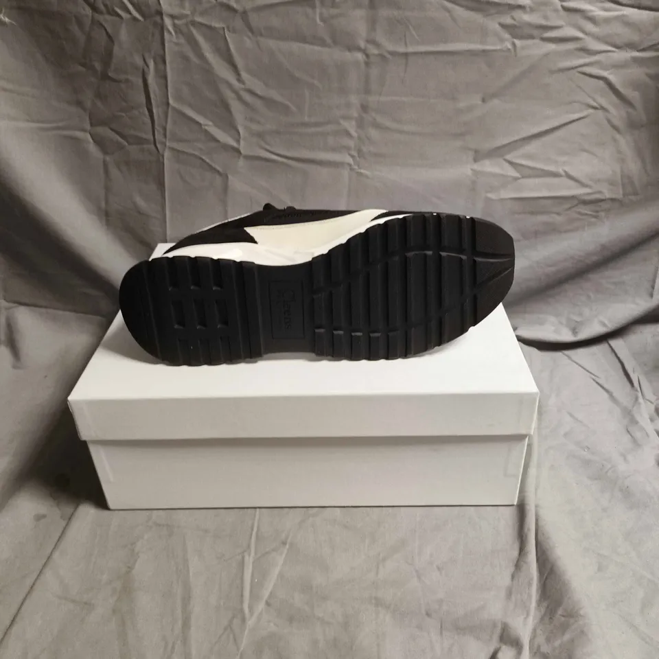 BOXED PAIR OF MENS CLEENS BLACK & WHITE TRAINERS – SIZE 9